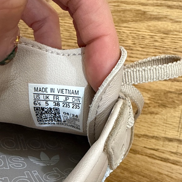 adidas Samba Sneakers in Beige and White - Picture 8 of 8